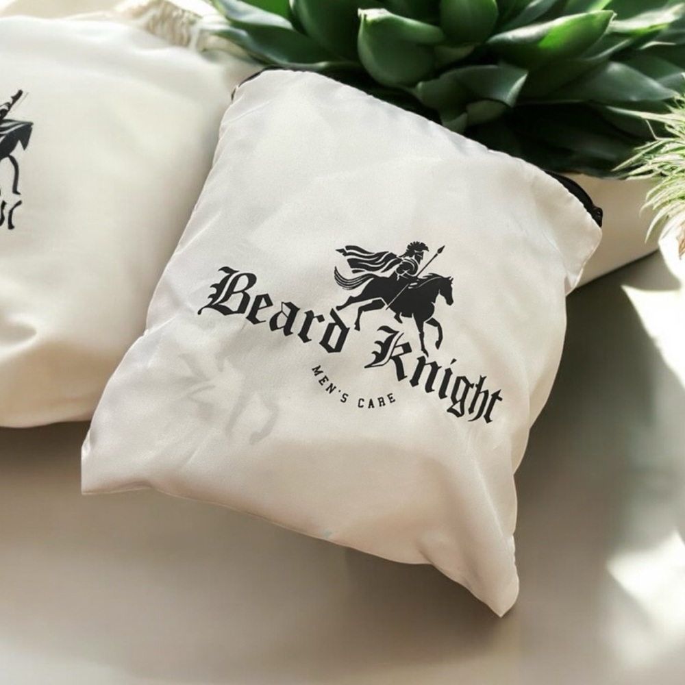 ⭐️ NWOT. BEARD KINGS. Apron. White/black. Hair catcher.